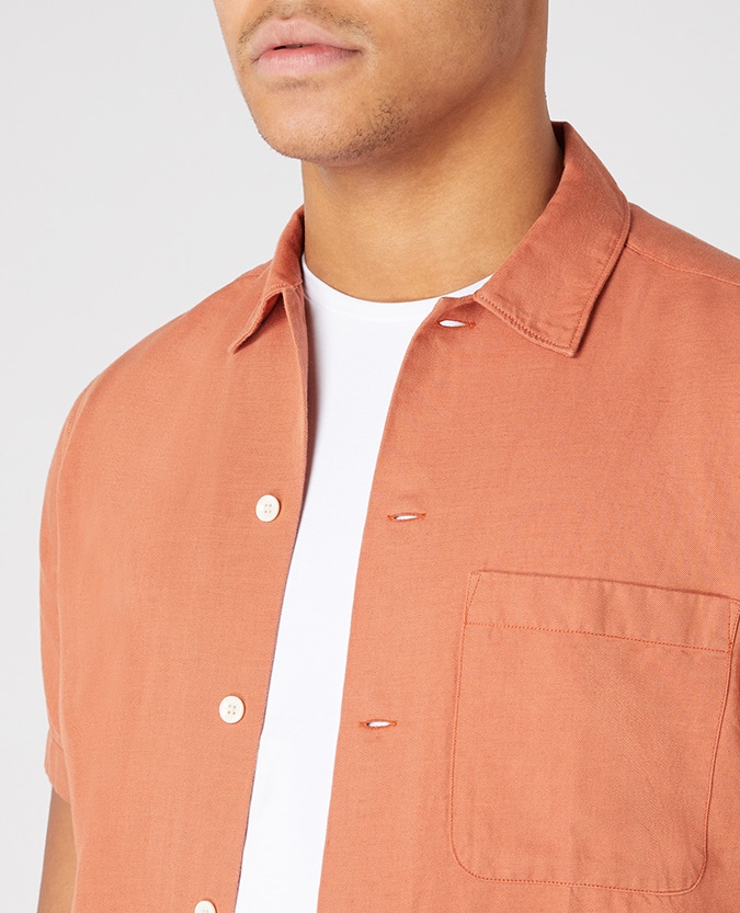 Tapered Fit Linen-Blend Short Sleeve Shirt